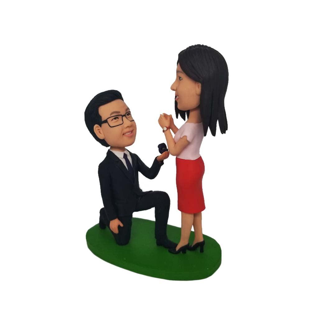 kneel-down-on-one-knee-to-propose-couple-custom-bobblehead-mydedor